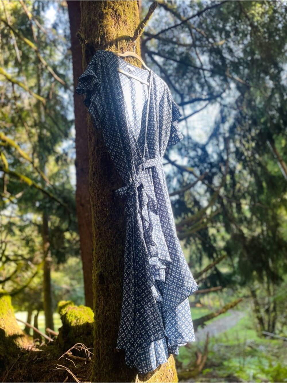 MAX STUDIO | 1X | 52β Heart Floral Printed Ruffled Airy Gauze Coastal Wrap Dress - Picture 3 of 12
